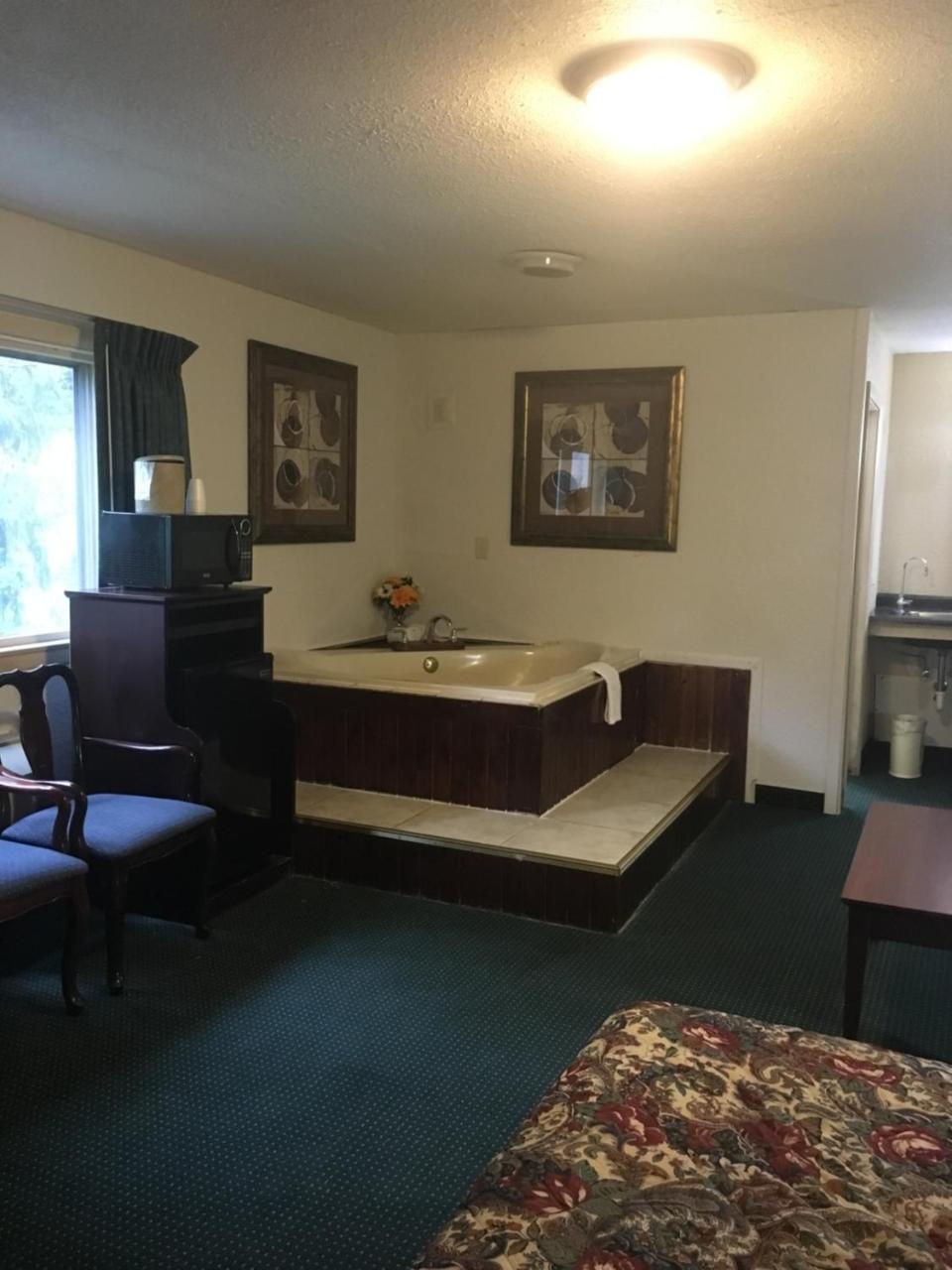 Rapids Inn & Suites Wisconsin Rapids Zewnętrze zdjęcie