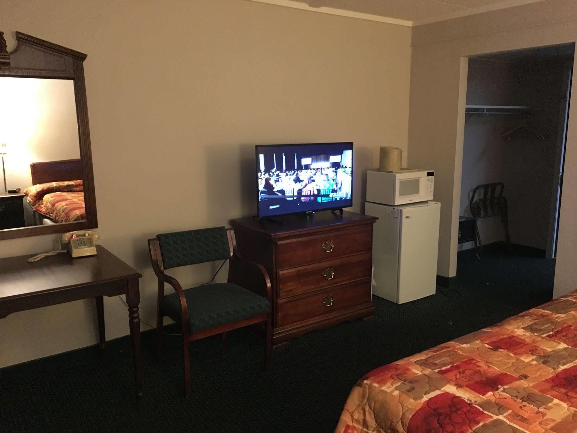 Rapids Inn & Suites Wisconsin Rapids Zewnętrze zdjęcie