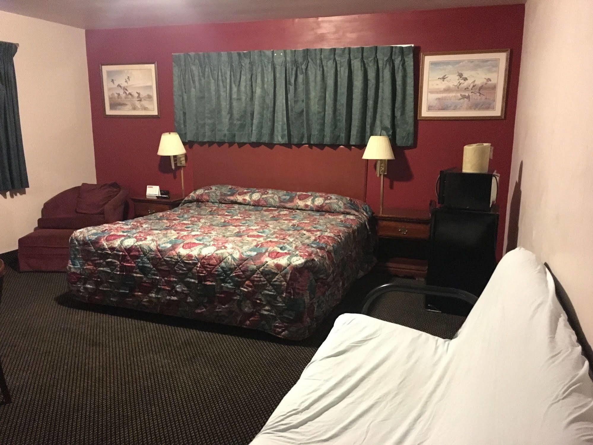 Rapids Inn & Suites Wisconsin Rapids Zewnętrze zdjęcie