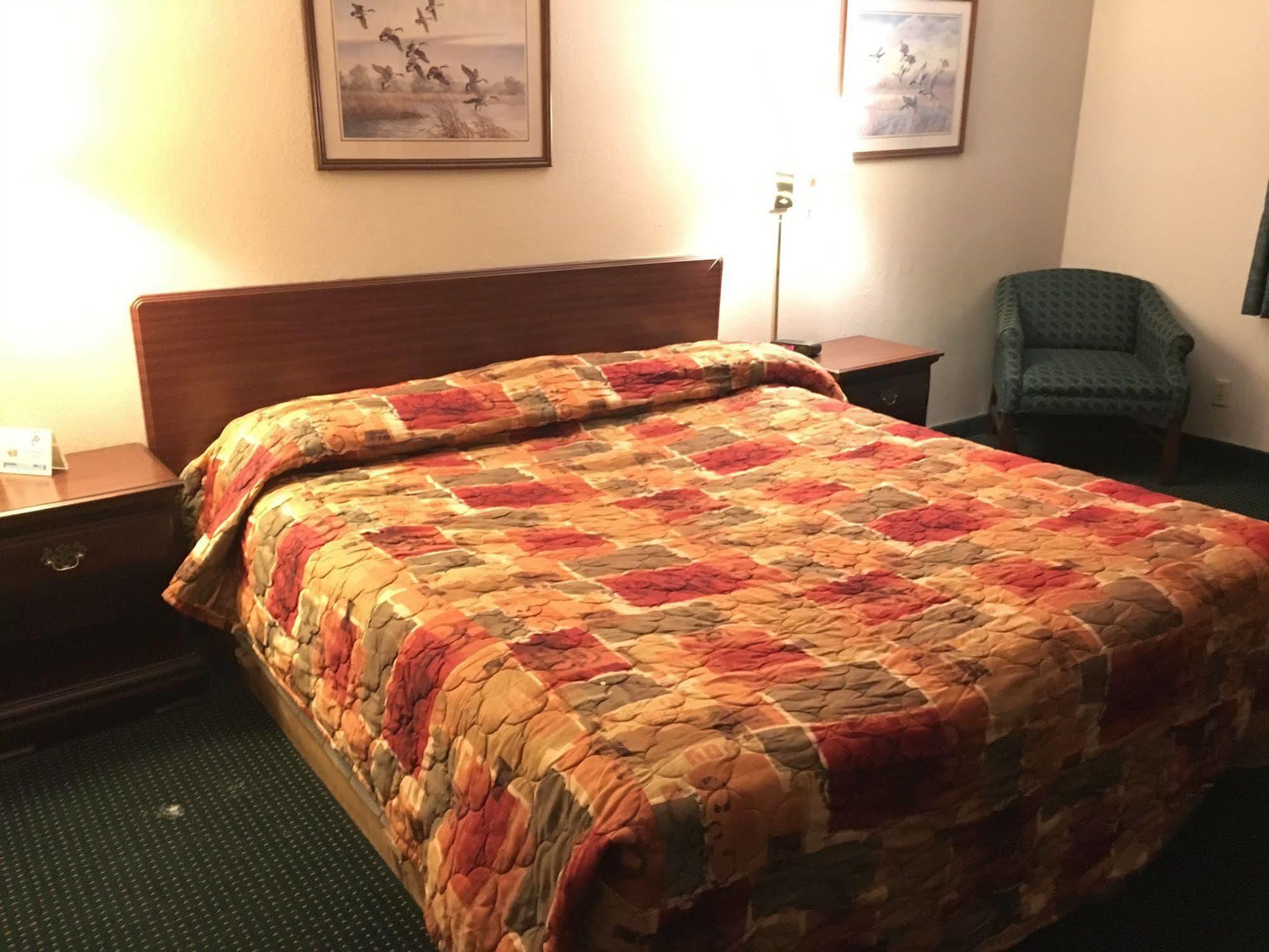Rapids Inn & Suites Wisconsin Rapids Zewnętrze zdjęcie