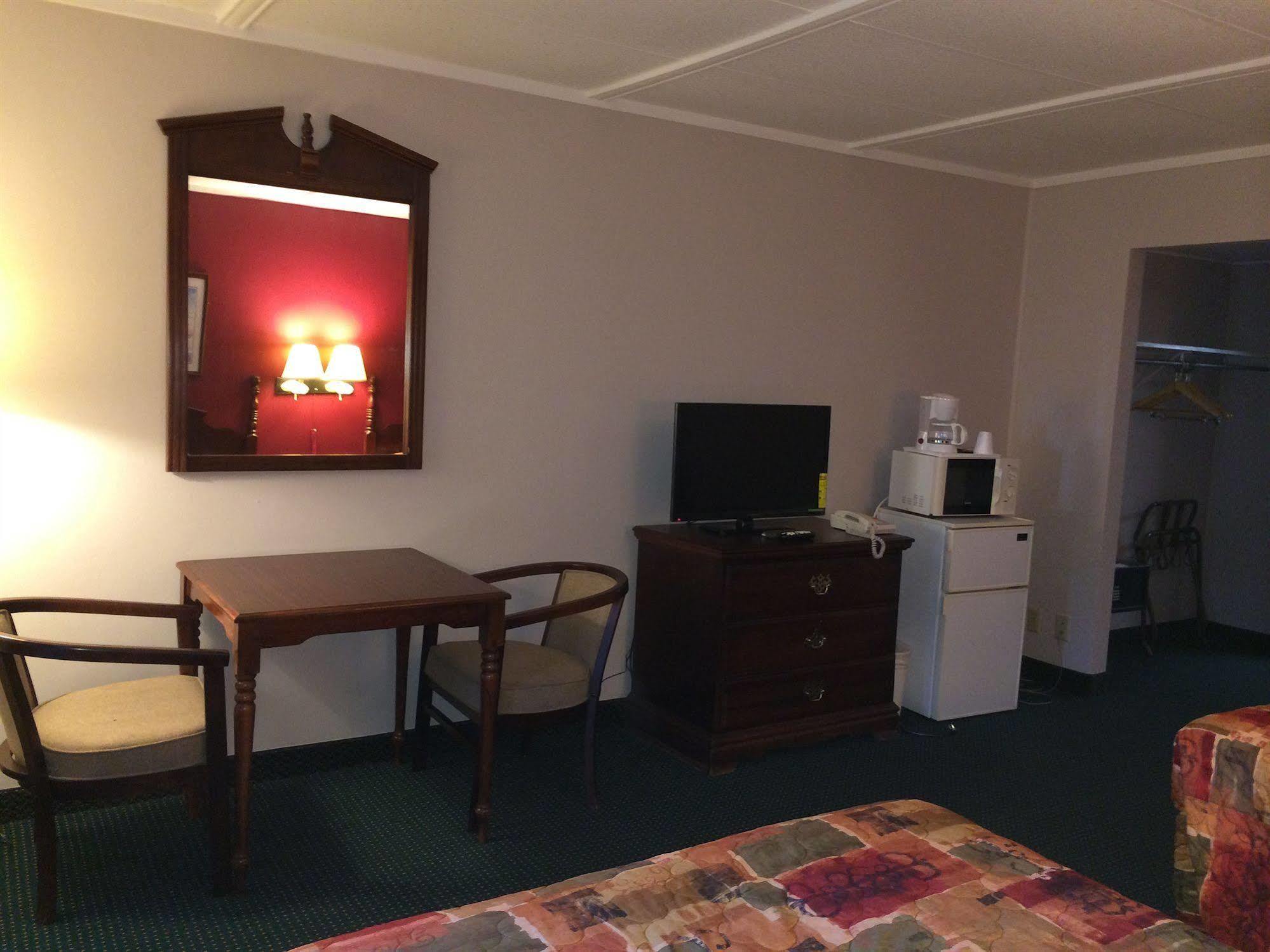 Rapids Inn & Suites Wisconsin Rapids Zewnętrze zdjęcie