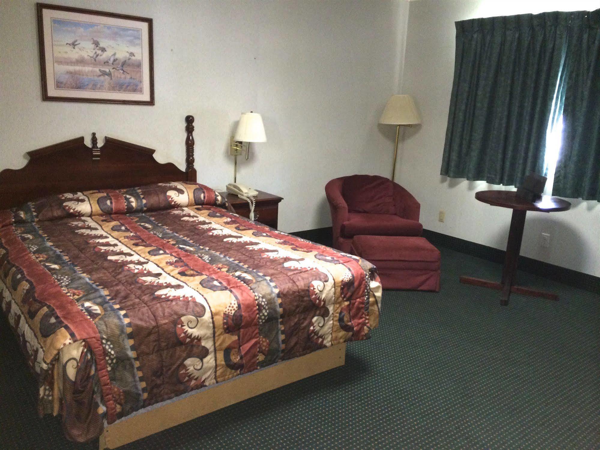 Rapids Inn & Suites Wisconsin Rapids Zewnętrze zdjęcie