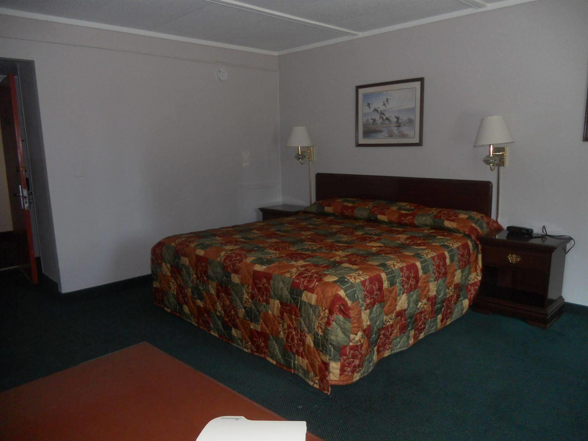 Rapids Inn & Suites Wisconsin Rapids Zewnętrze zdjęcie