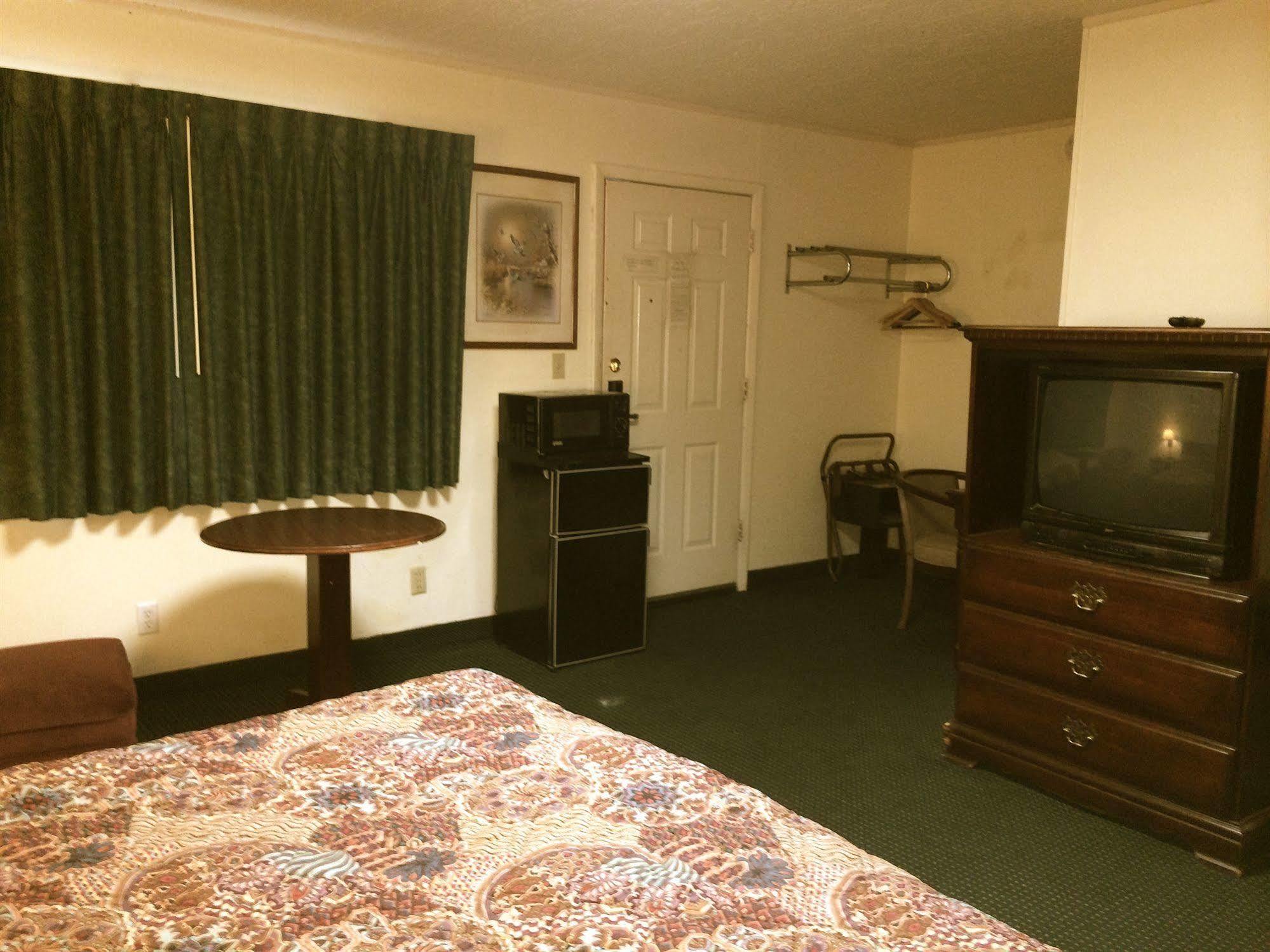 Rapids Inn & Suites Wisconsin Rapids Zewnętrze zdjęcie